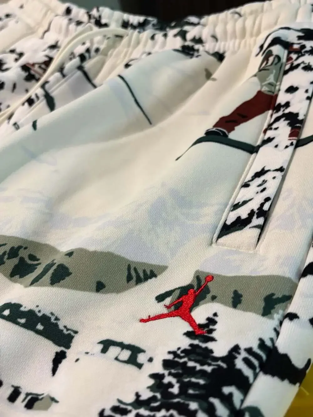 Jordan Winter Mountain All-Over Print Fleece Jogger Pants XL